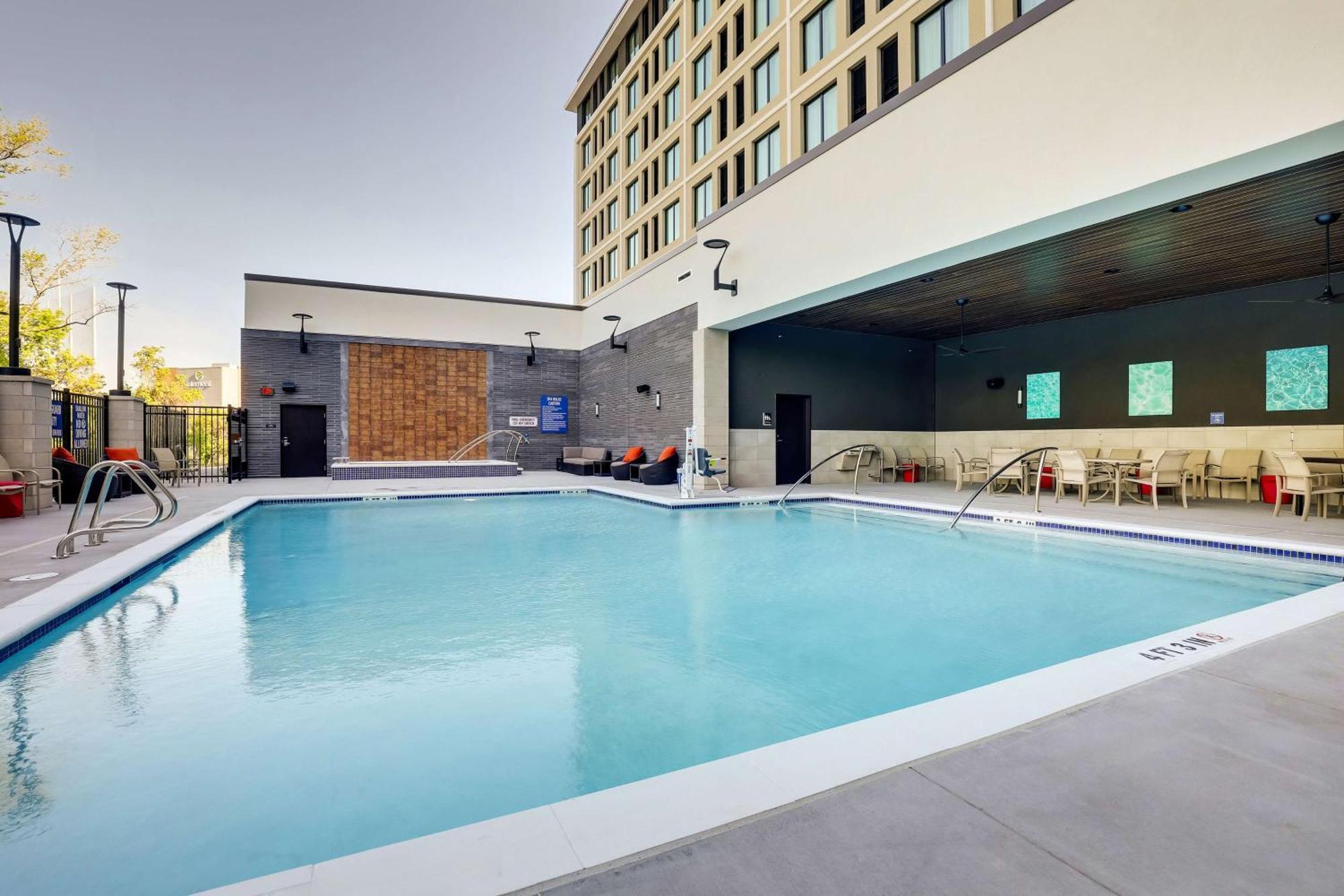 Drury Plaza Hotel 3*