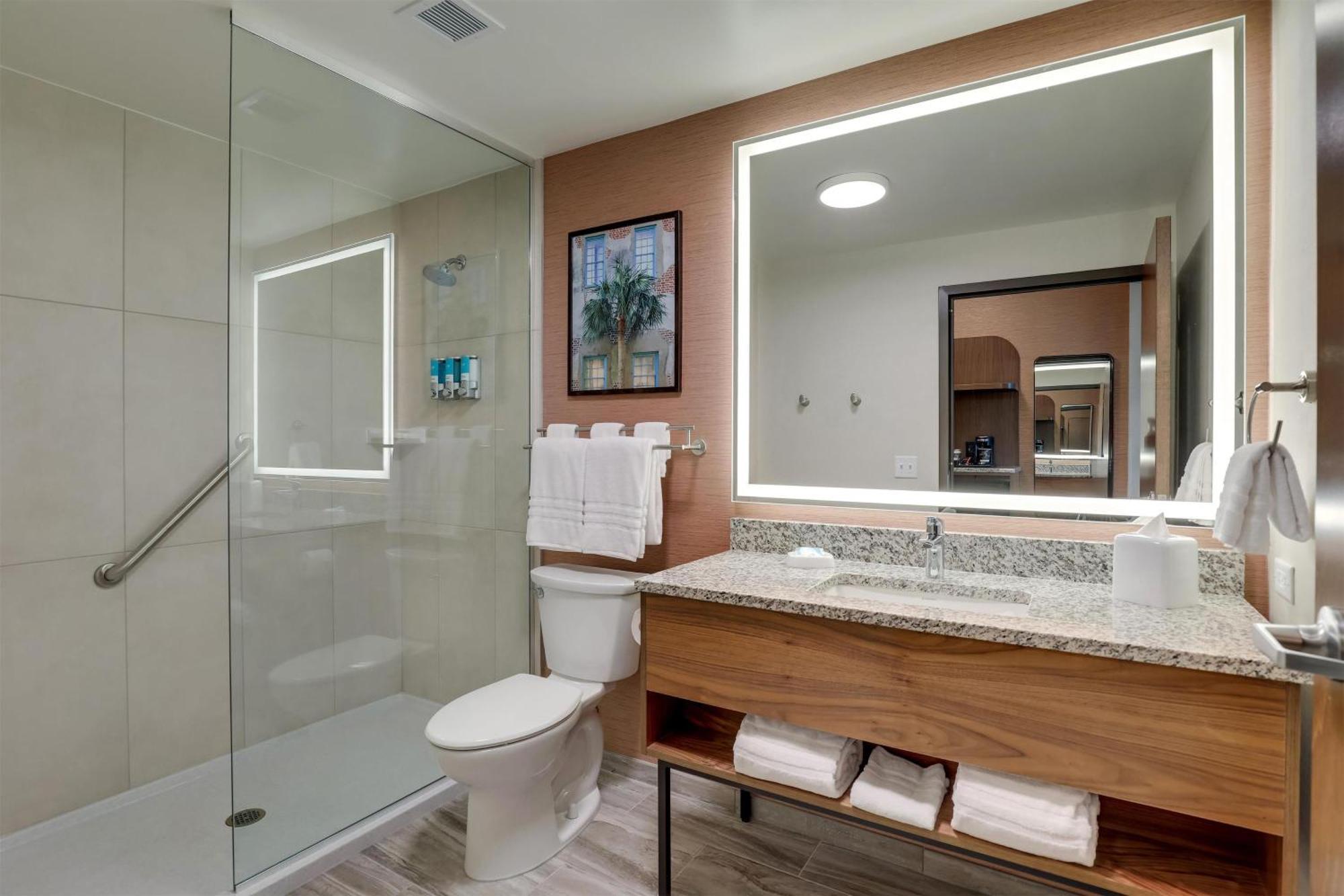 Drury Plaza Hotel 3*
