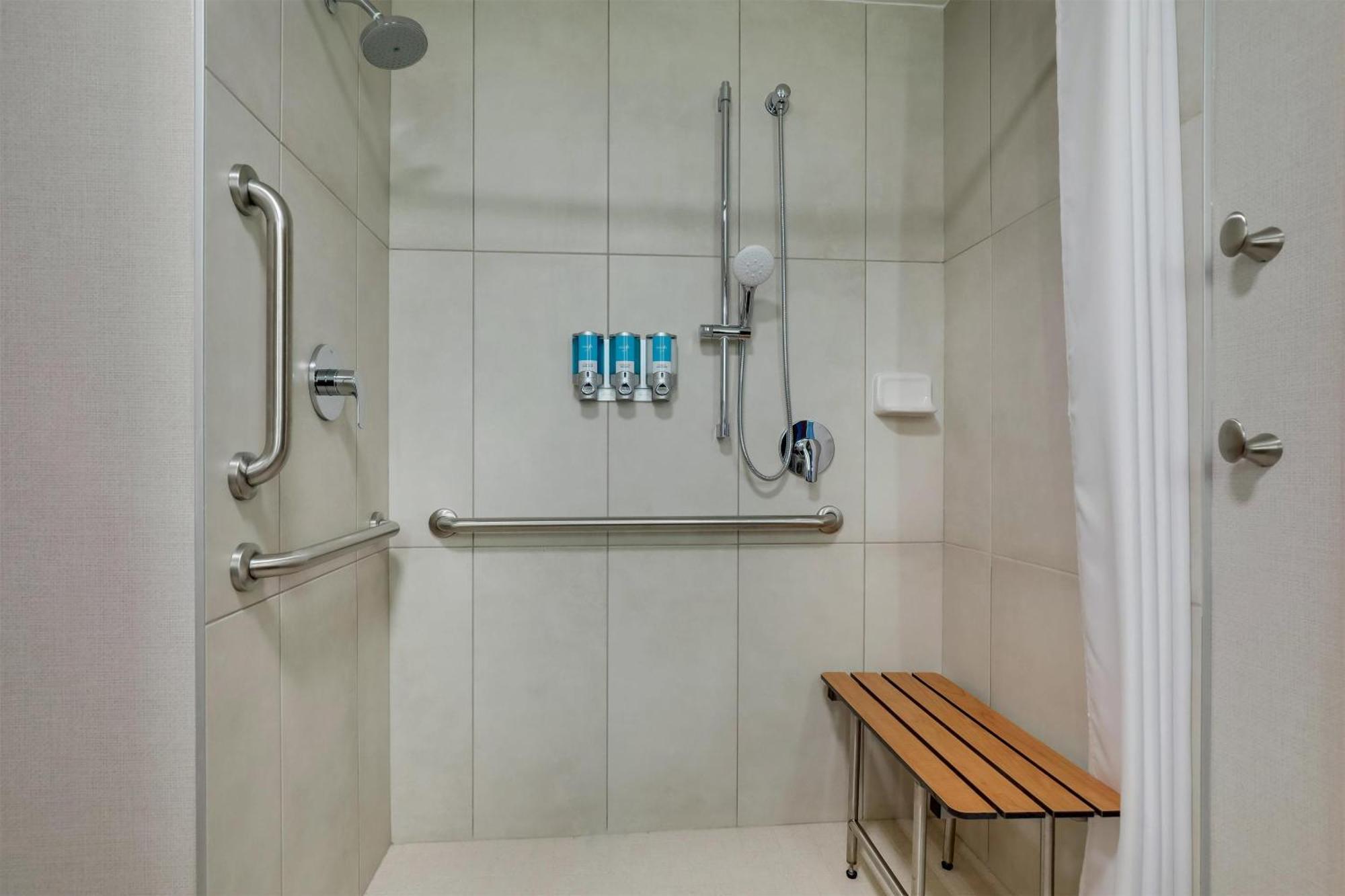 Hotel Drury Plaza 3*