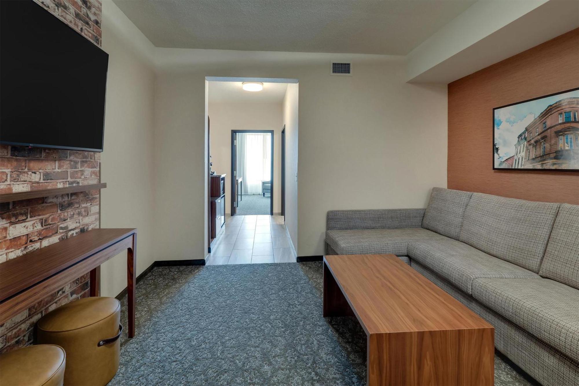 Hotel Drury Plaza 3*