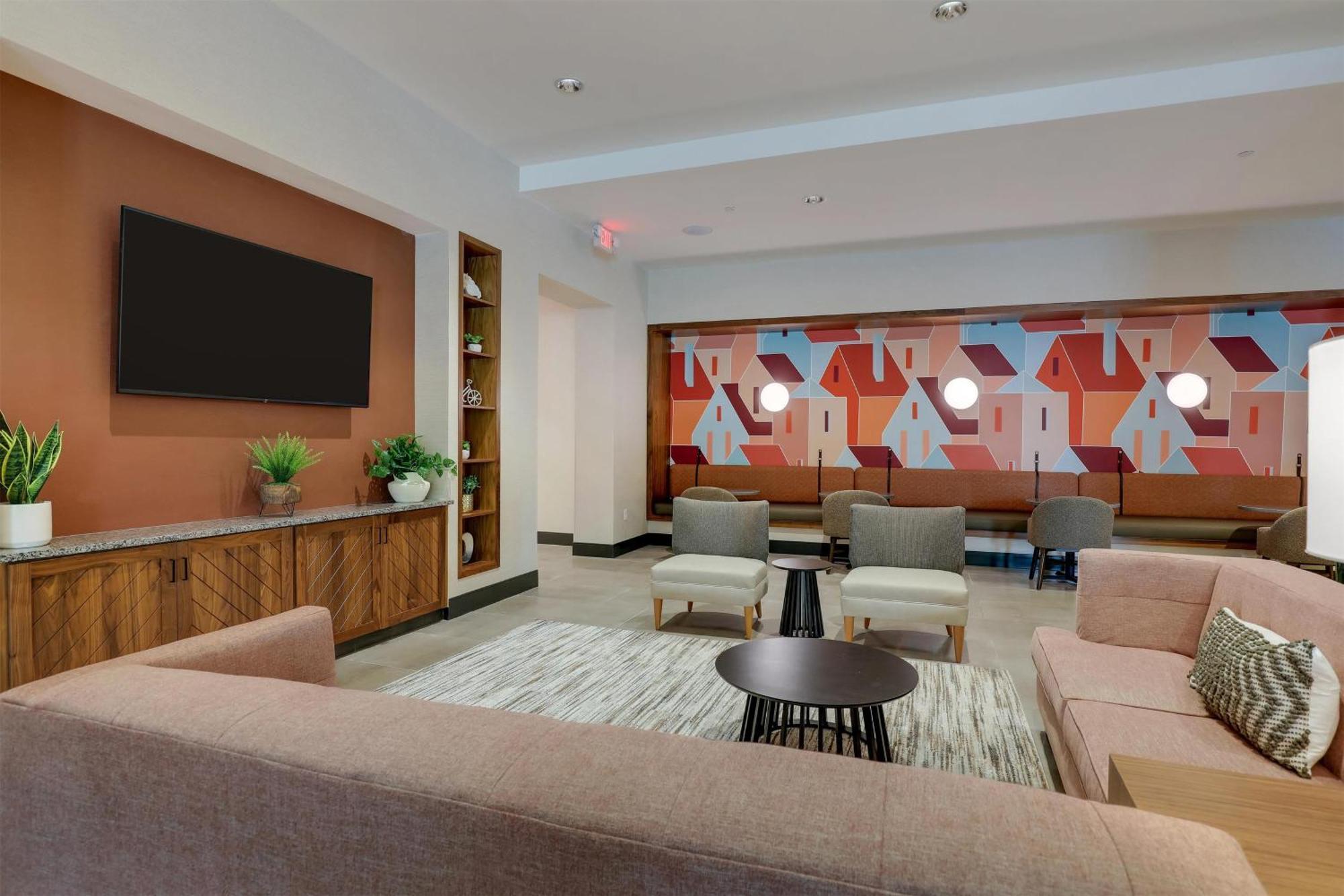 Drury Plaza Hotel 3*