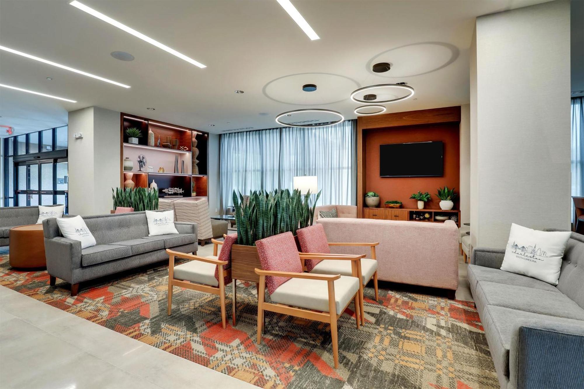 Drury Plaza Hotel 3*
